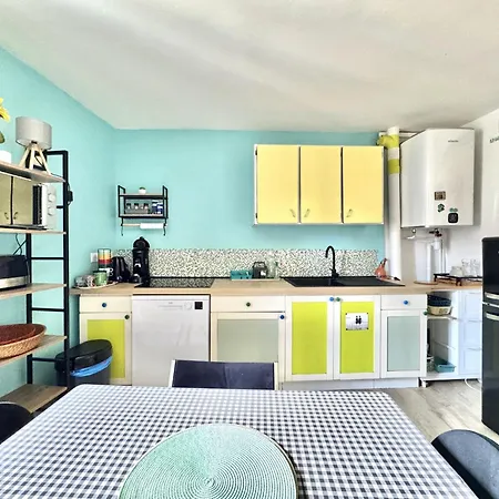 Апартаменты River View, Charming Furnished 2-bedroom Агд