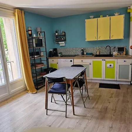 River View, Charming Furnished 2-bedroom 公寓 *
